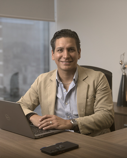 Dr. Gino Mejía Silva